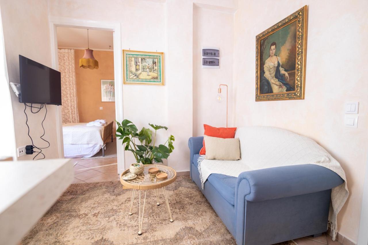 Mediterranean House - 12 Min From Acropolis! Lägenhet Aten Exteriör bild